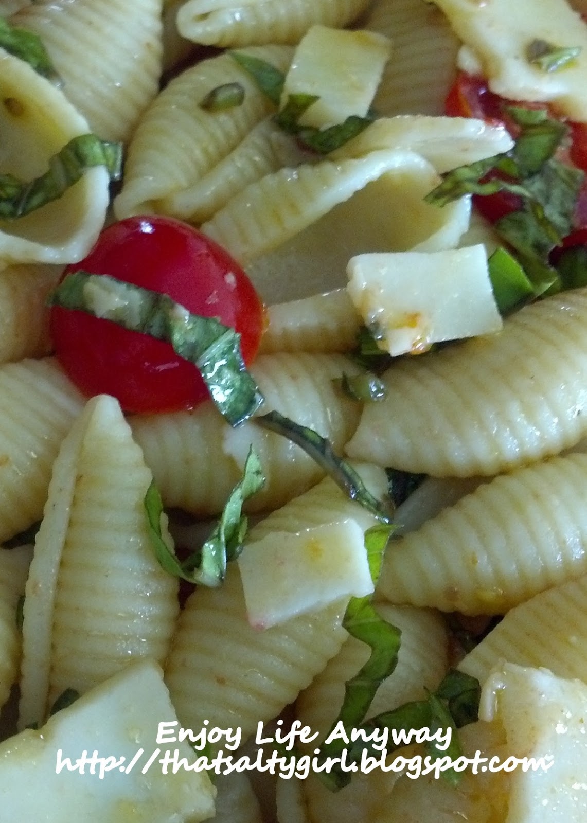 Enjoy Life Anyway Seashell Pasta, Basil, Tomato, and Garlic Salad