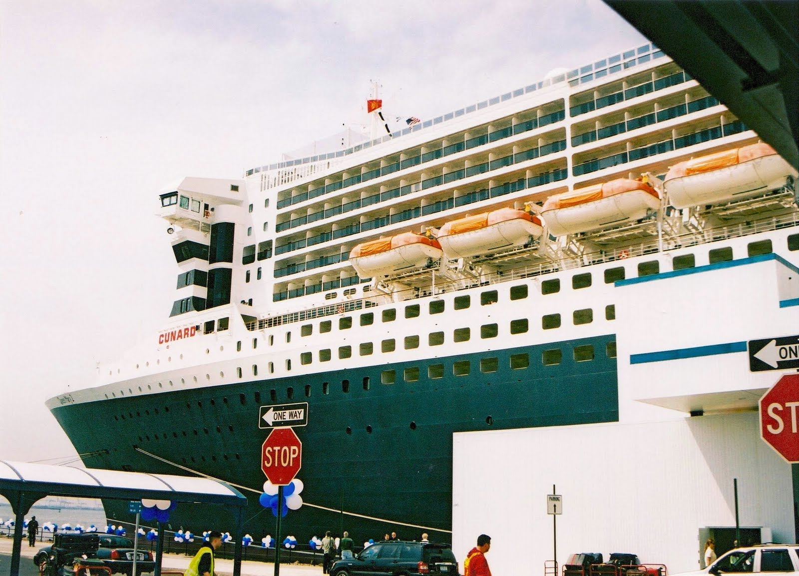 QUEEN MARY 2 15TH APRIL 2006 THE NEW BROOKLYN CRUISE TERMINAL IS