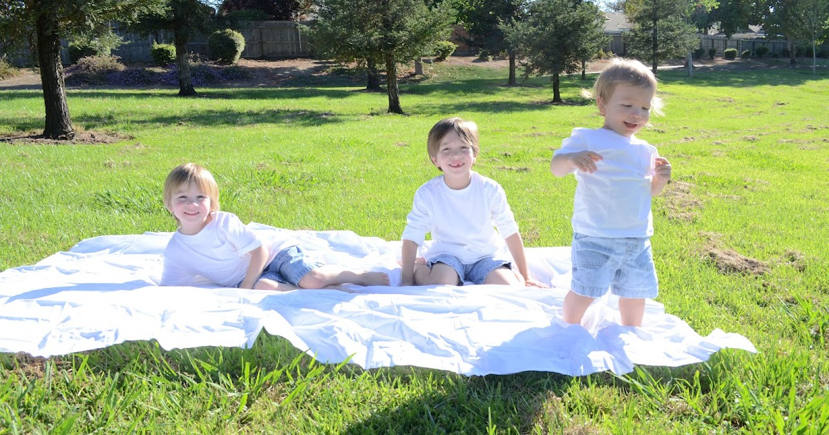 Crafty Mom of 3 Painting in the Park