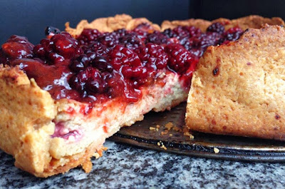 Cheesecake de Limão com Geleia de Ameixas e Amoras (vegana)