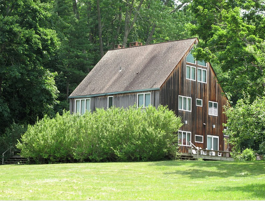 MARTHA MOMENTS Cantitoe Corners Martha's Farm in Bedford