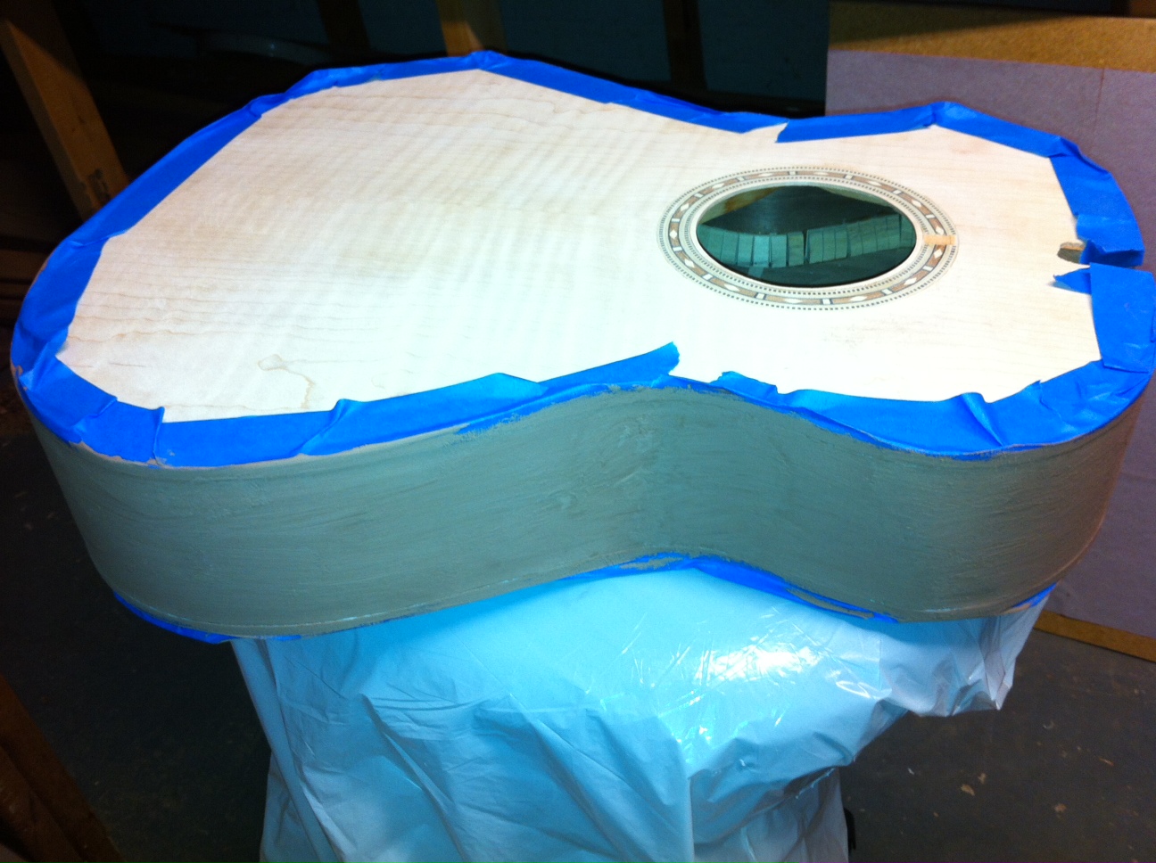 Making an acoustic guitar Wood Grain Filler on Body