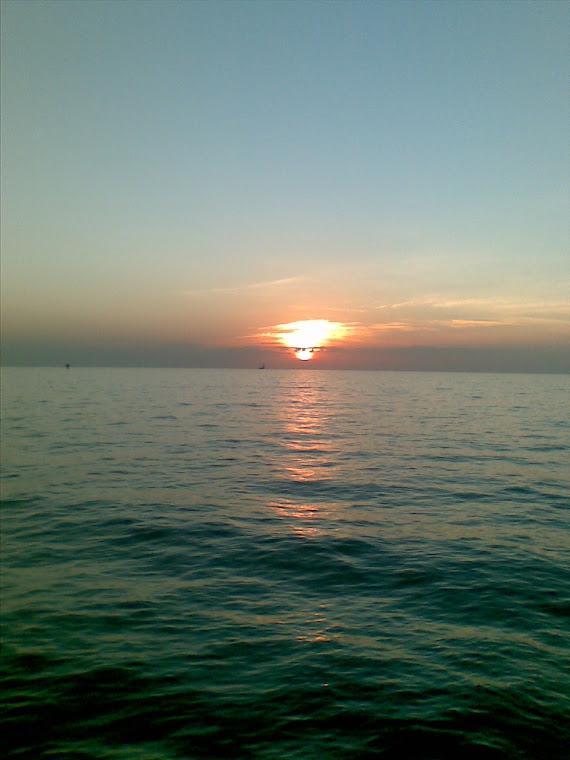 สวยมาก พระอาทิตย์ตกกลางทะเลอ่าวไทย
