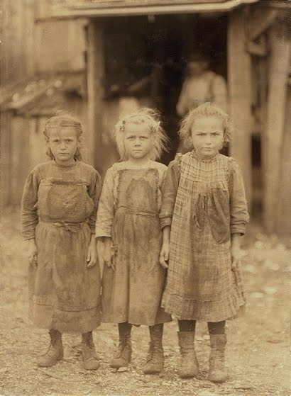 1911 LOUISIANA BOYS SHUCKING OYSTERS Photo 