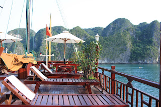 (Vietnam) – Enjoy full memories in Halong Bay