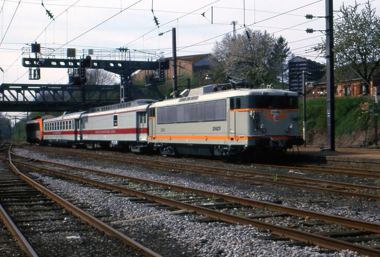 LA PASSION DU TRAIN BB 25500