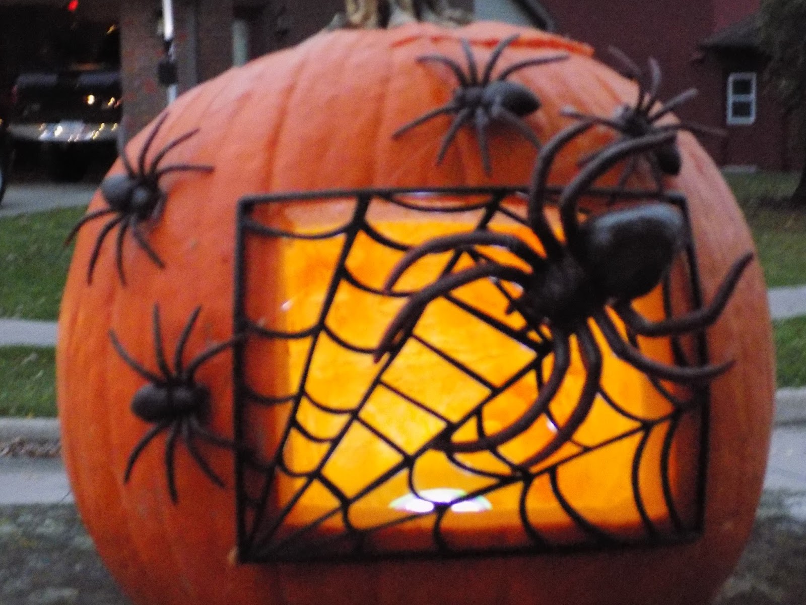 Pictures Of Pumpkins That Have Been Carved - 13 eerie and intricate pumpkins carved by professional artists