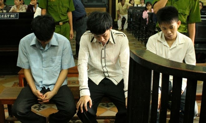 Giết hại lớp trưởng chỉ vì bị nhắc mất trật tự