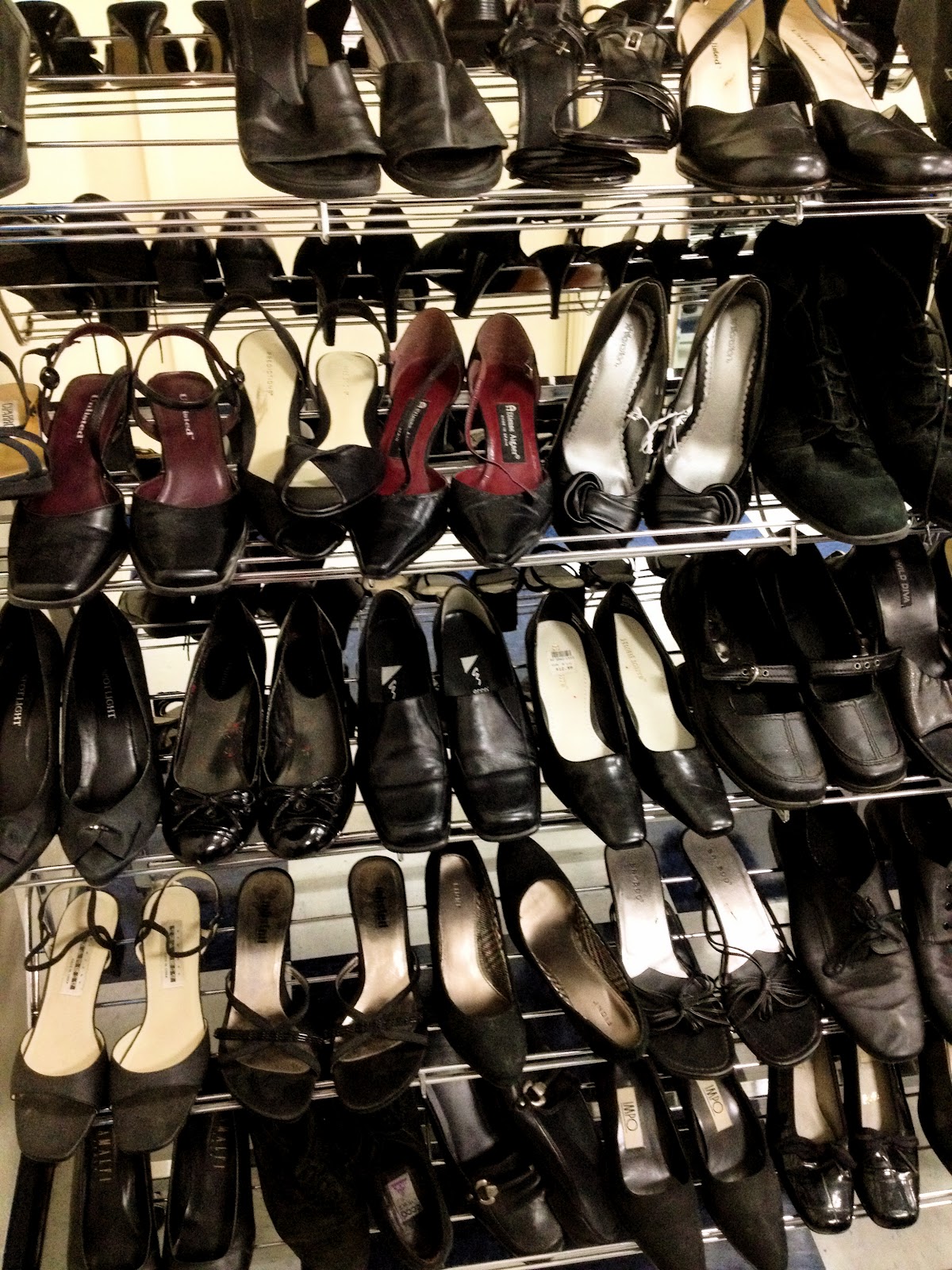 10 Tips for Successful Thrift Shopping Mint Green Sewing Machine