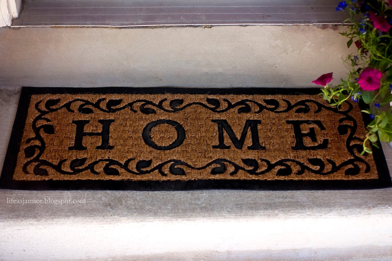 Life as Jamie Front Porch {Decorating A Rental}