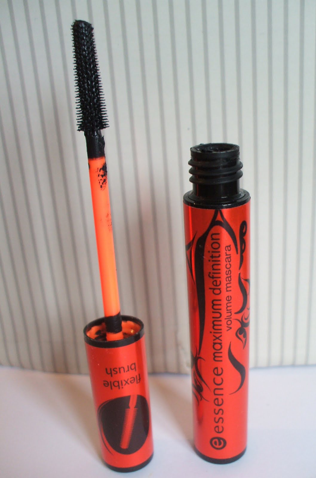 Definitelybeauty Essence Maximum Definition Volume Mascara