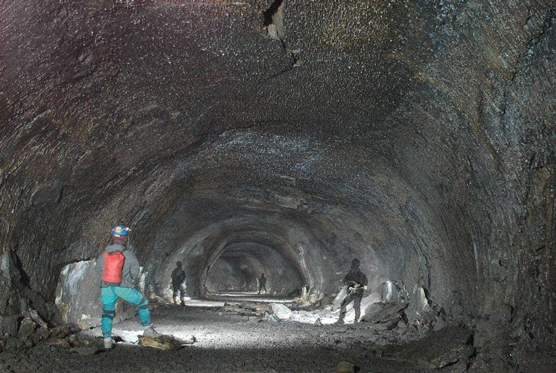 12 Imágenes de túneles sorprendentes formados por lava  Im%C3%A1genes+de+t%C3%BAneles+sorprendentes+formados+por+lava+04