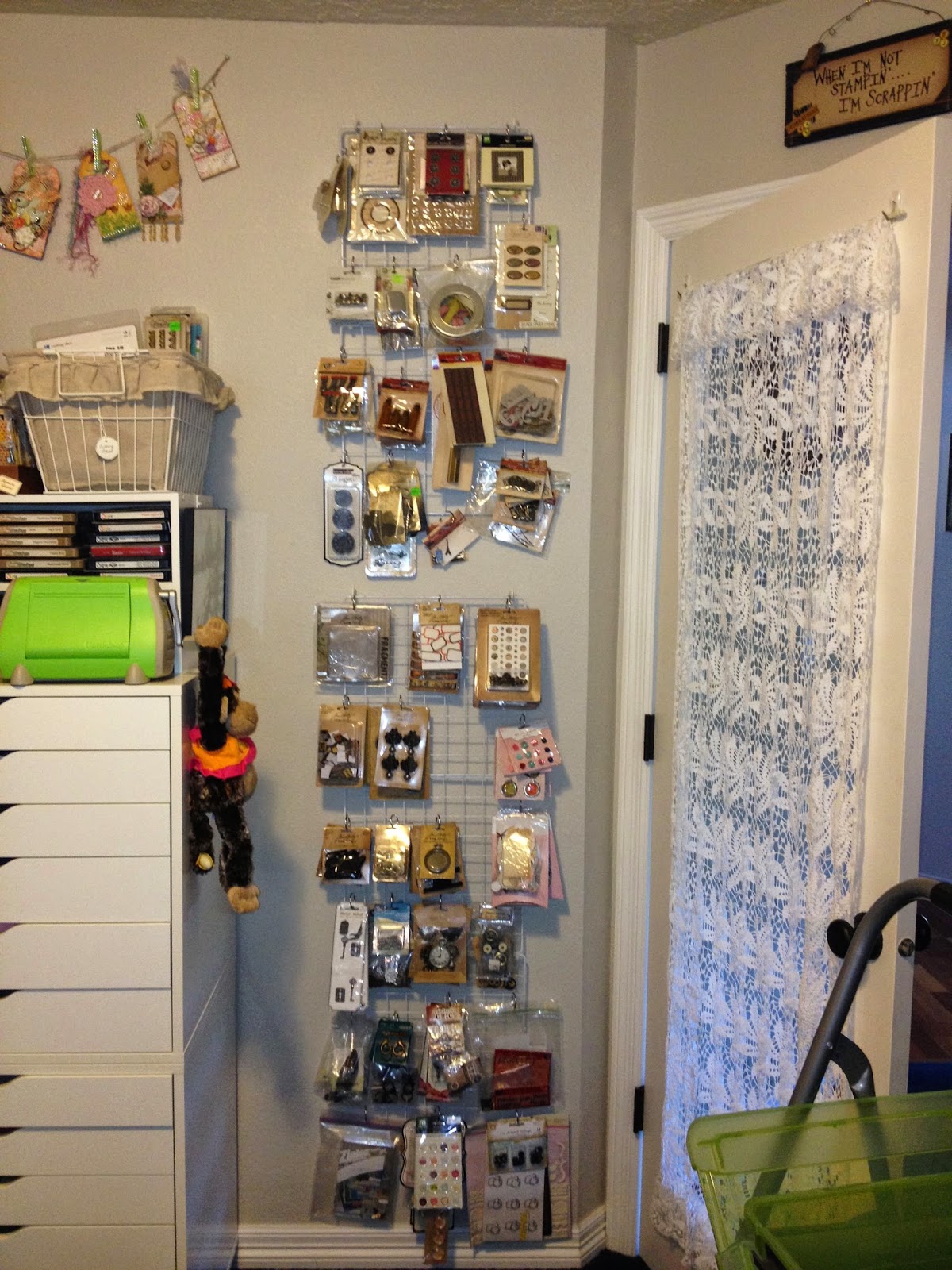A Creative Operation Hanging Embellishment Organizer