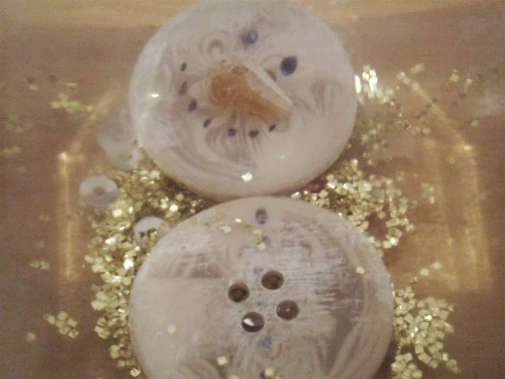 The DoItYourself Mom DIY Snow Globes
