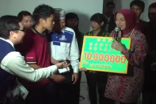 Marissa Haque, Penyerahan Sumbangan Beasiswa bagi Calon Mahasiswa LP3I Mataram, Lombok