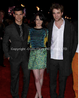 Robsten - Imagenes/Videos de Paparazzi / Estudio/ Eventos etc. - Página 9 Captura+de+pantalla+2012-09-18+a+la(s)+19.25.43