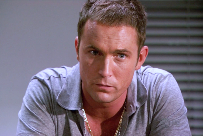 Desmond Harrington es Quinn Joeyquinn+copy