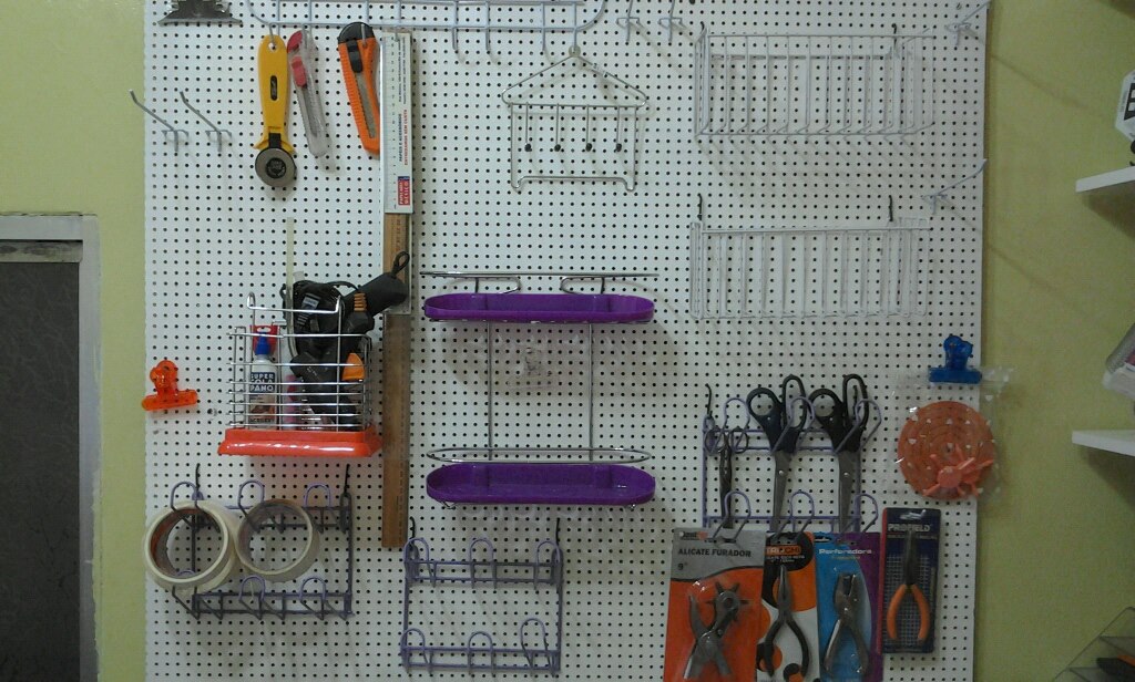 Decorarte Colocando Placa de Pegboard no meu espaço de trabalho