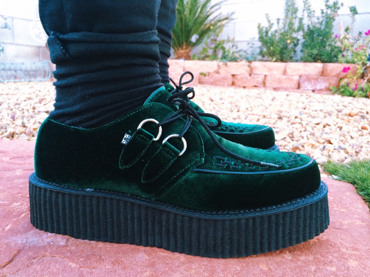 XELABRAVO REVIEW T.U.K Velvet Creepers in Emerald Green