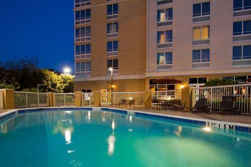 Florida Hotel Reservation: Holiday Inn Hotel & Suites Tallahassee