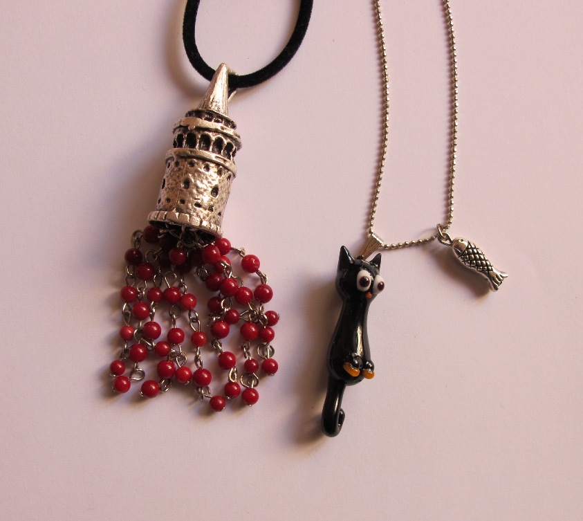 Ev Hali Galata�da bir kara kedi,