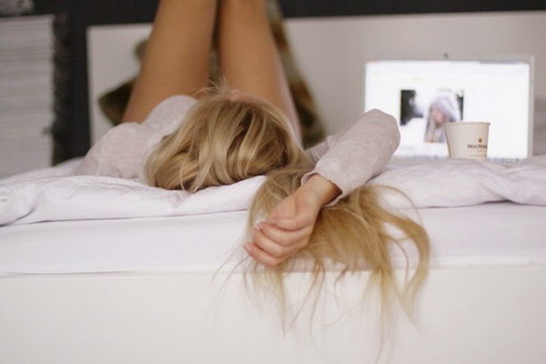 alone-girl-bed-blonde-beauty-hairs-cute.jpg