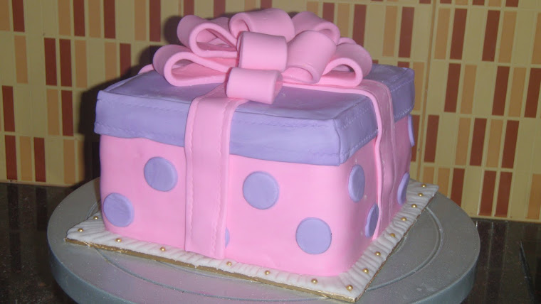 gift box fondant cake