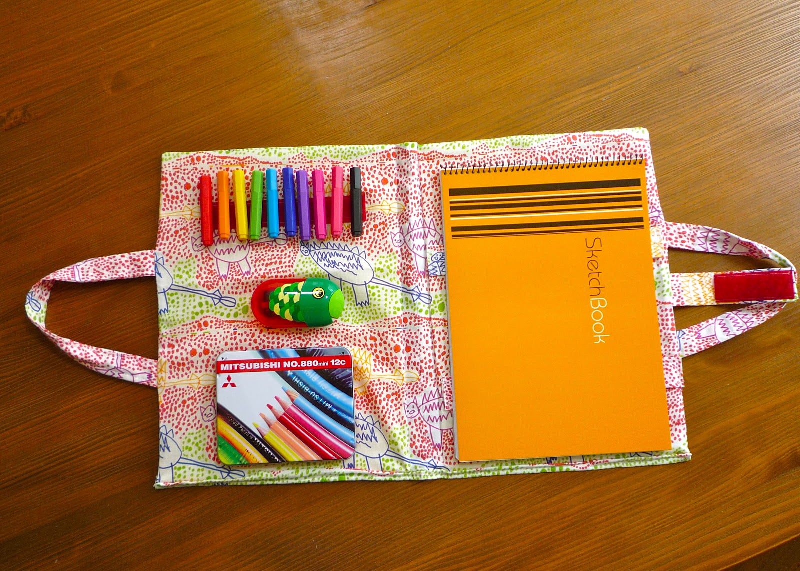 jojoebi designs Ebikun's art carrier...