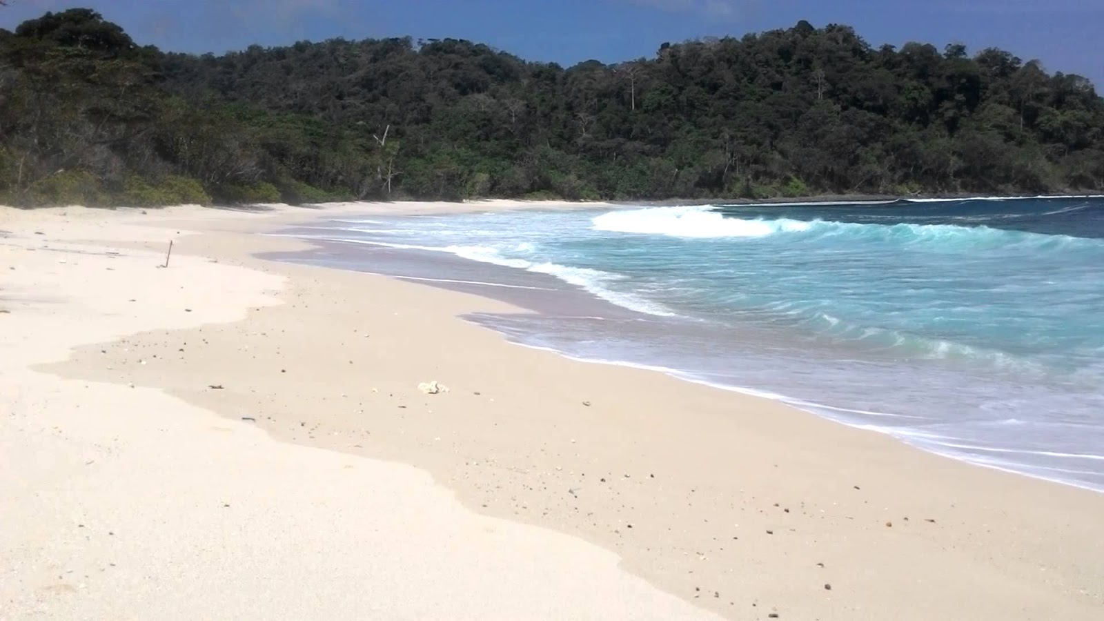 Wisata Pantai Yang Masih Sepi