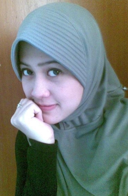 Gadis Cantik Berjilbab ~ garis hitam