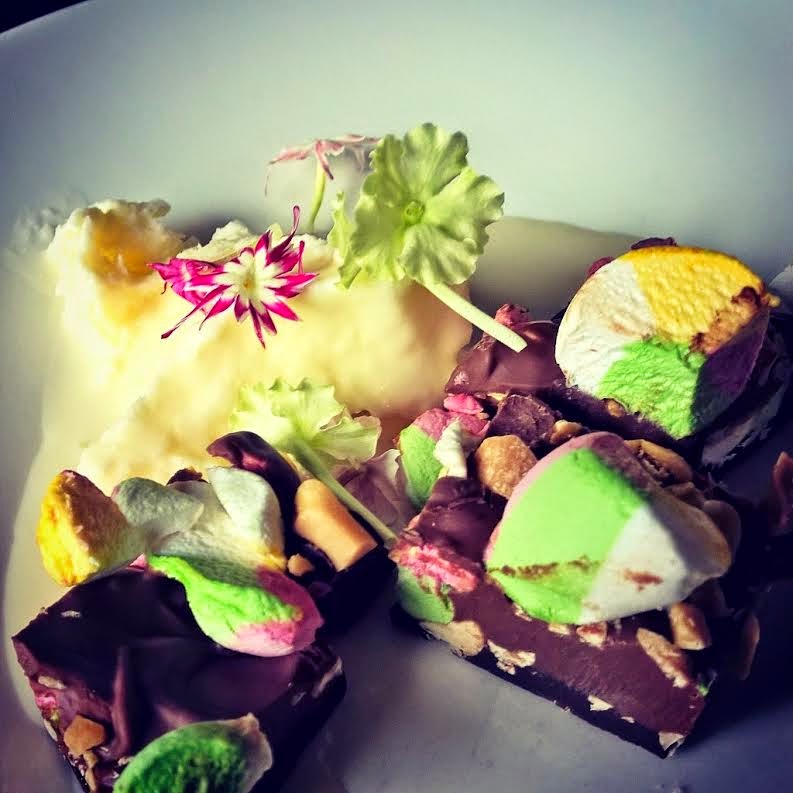 Se Rocky Road ja Hän Lemon posset jäädyke