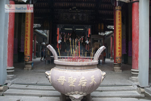 Tham quan chùa Thiên Hậu ở Chợ Lớn
