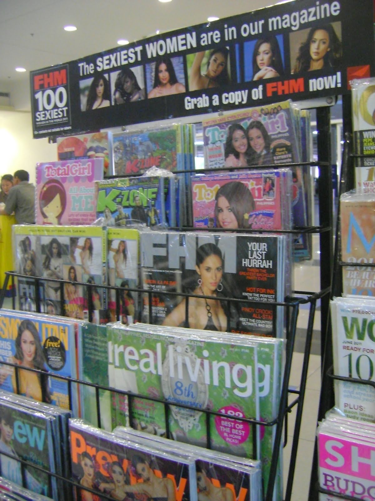 IT GIRLS Magazine Stands