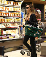 Jessica Alba getting some groceries