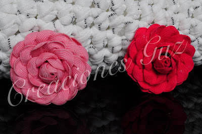 rosas realiadas con cinta piquillo en rosa y fusia