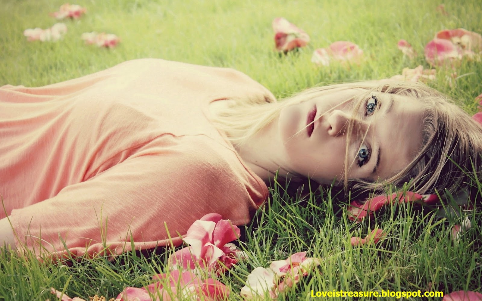 Girls Love Girls Lesbian and Bi-Sexual Community Site