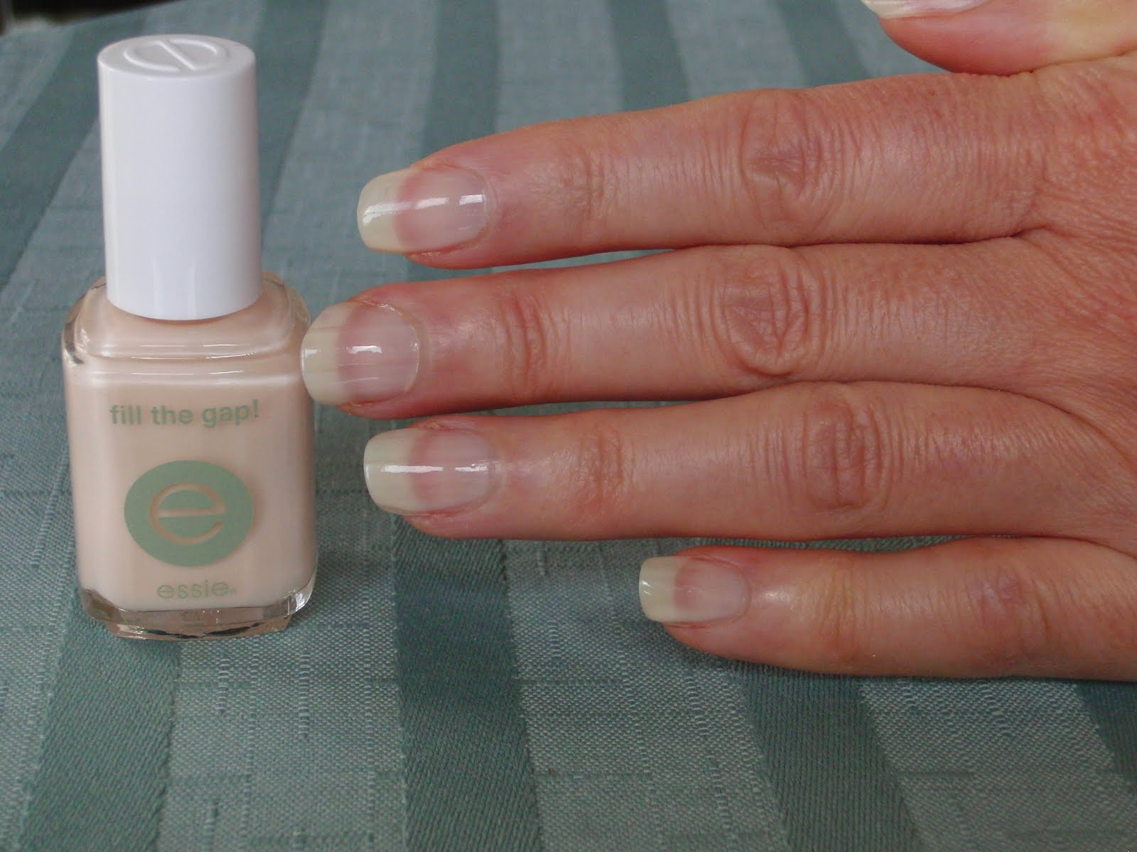 Beauty Blog by Lisa TIPS from head to toe! Do you protect your nails from yellowing with a