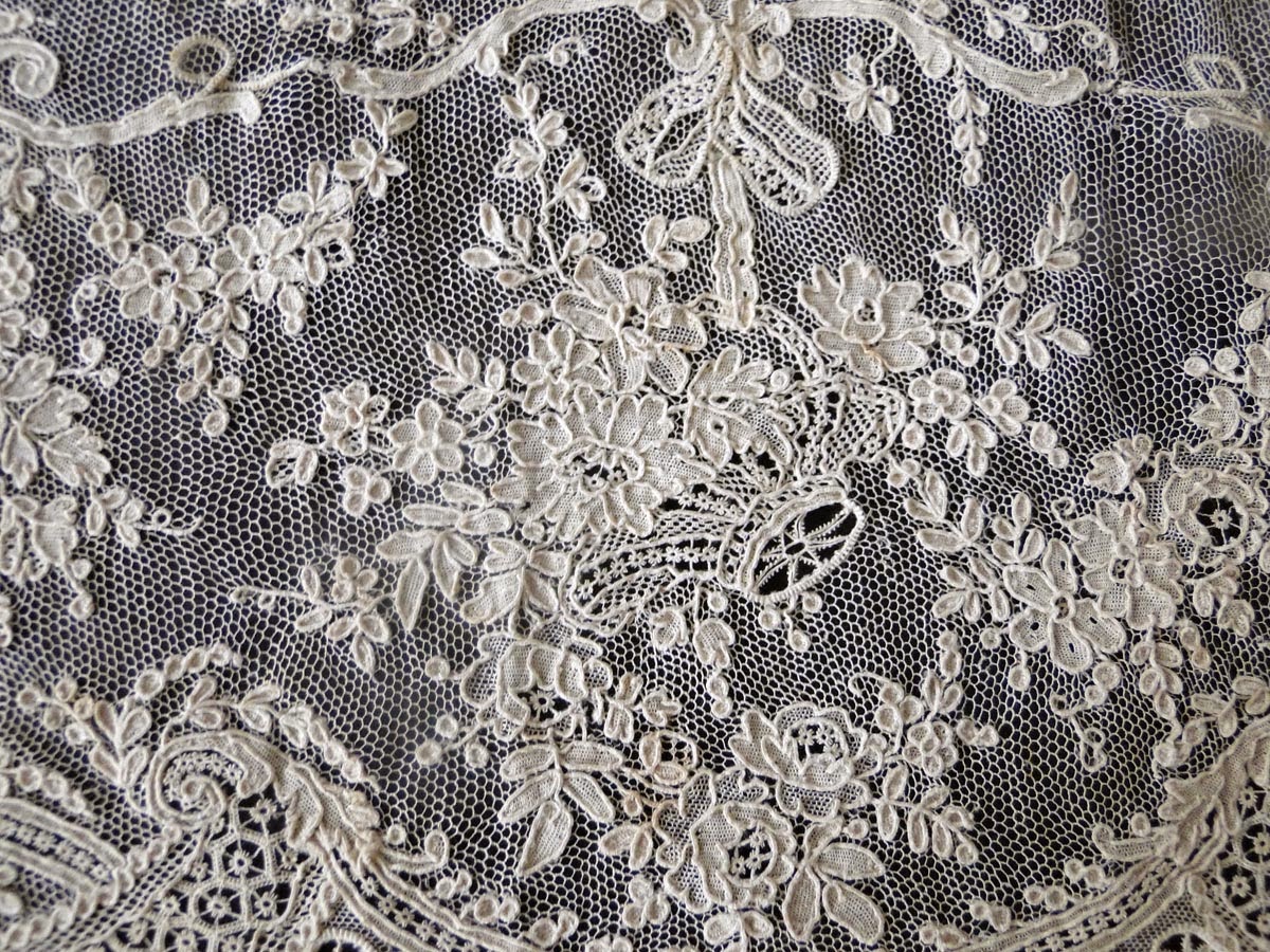 Buyer & Seller of Antique Lace, Fine Linens, Vintage Clothing, Haute