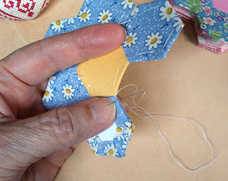 tutorial grandma's flower garden quilt, step 6