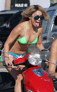 . Selena y Ashley tuvieron un viaje en bote con sus novios, Justin Bieber . (spring breakers bikini )