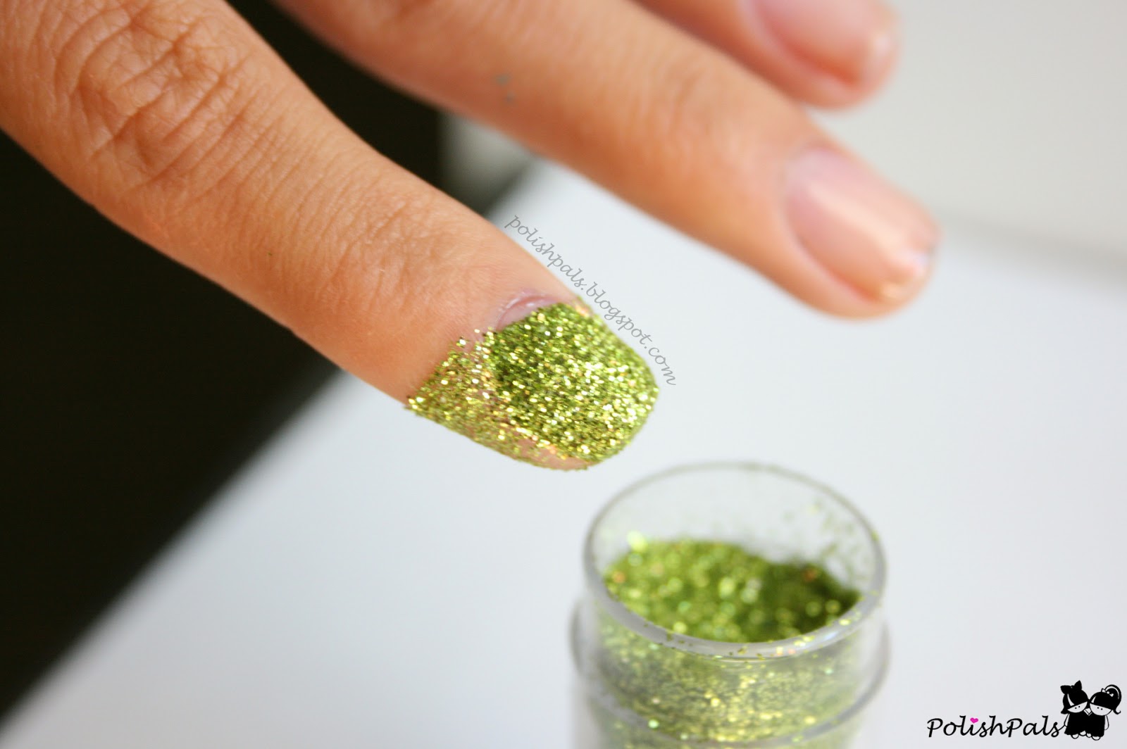 Polish Pals Ombre Loose Glitter Nails (+ Tutorial)