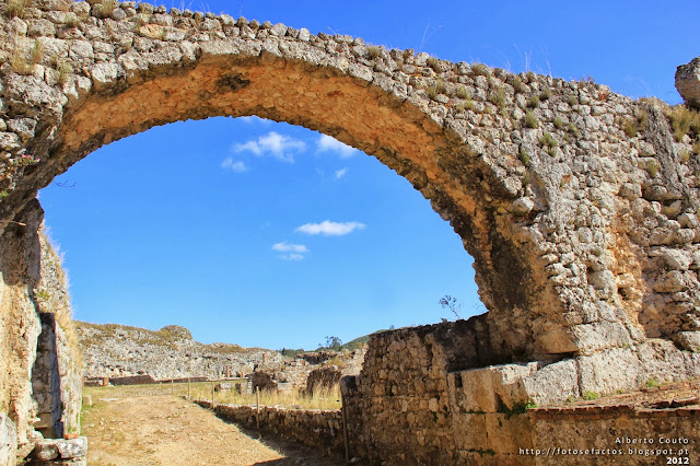 Arco nas ruínas de Conímbriga-http://fotosefactos.blogspot.com