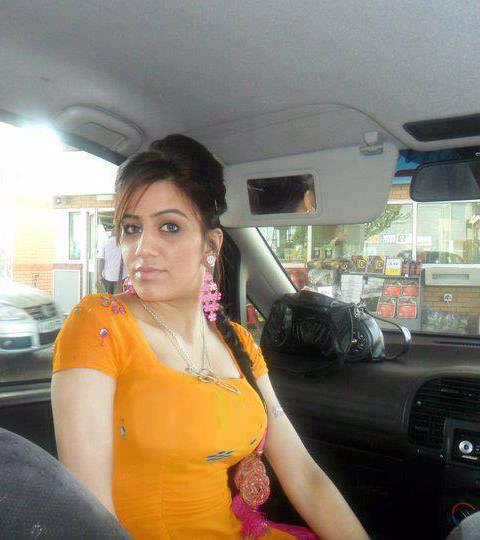 Hot Woman of Facebook-Free Pictures (30pics) - Facebook College School