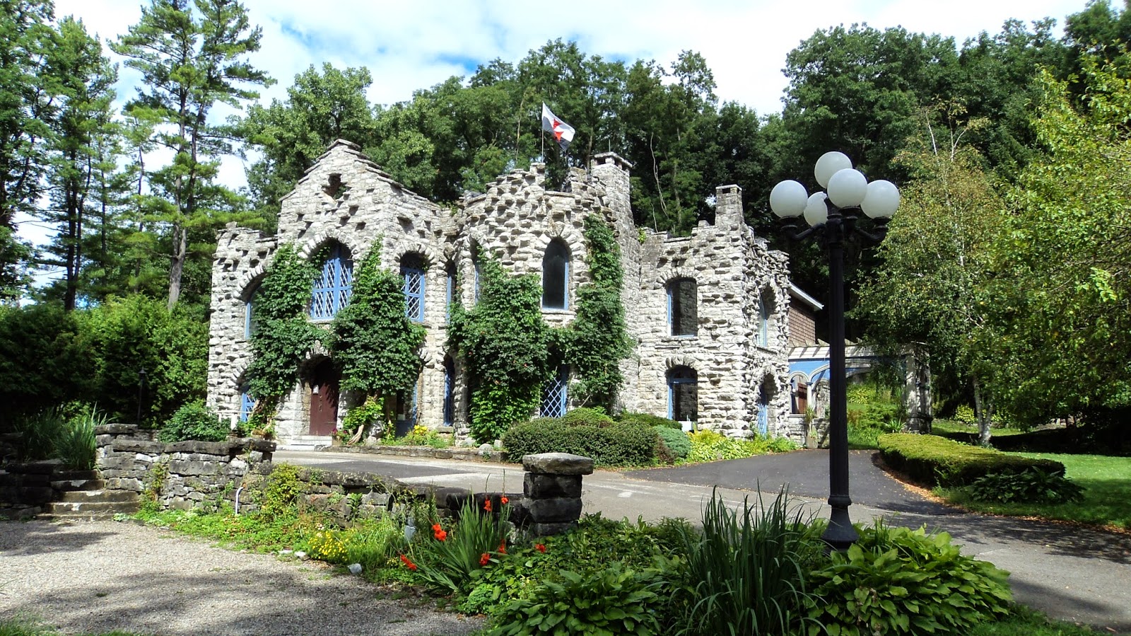 Beardslee Castle Entrance photo by Robin Tompkins