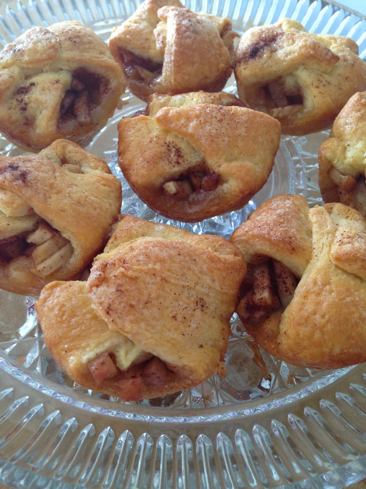 The Joy of Cooking with Love: Apple Cinnamon Crescent Roll Bites