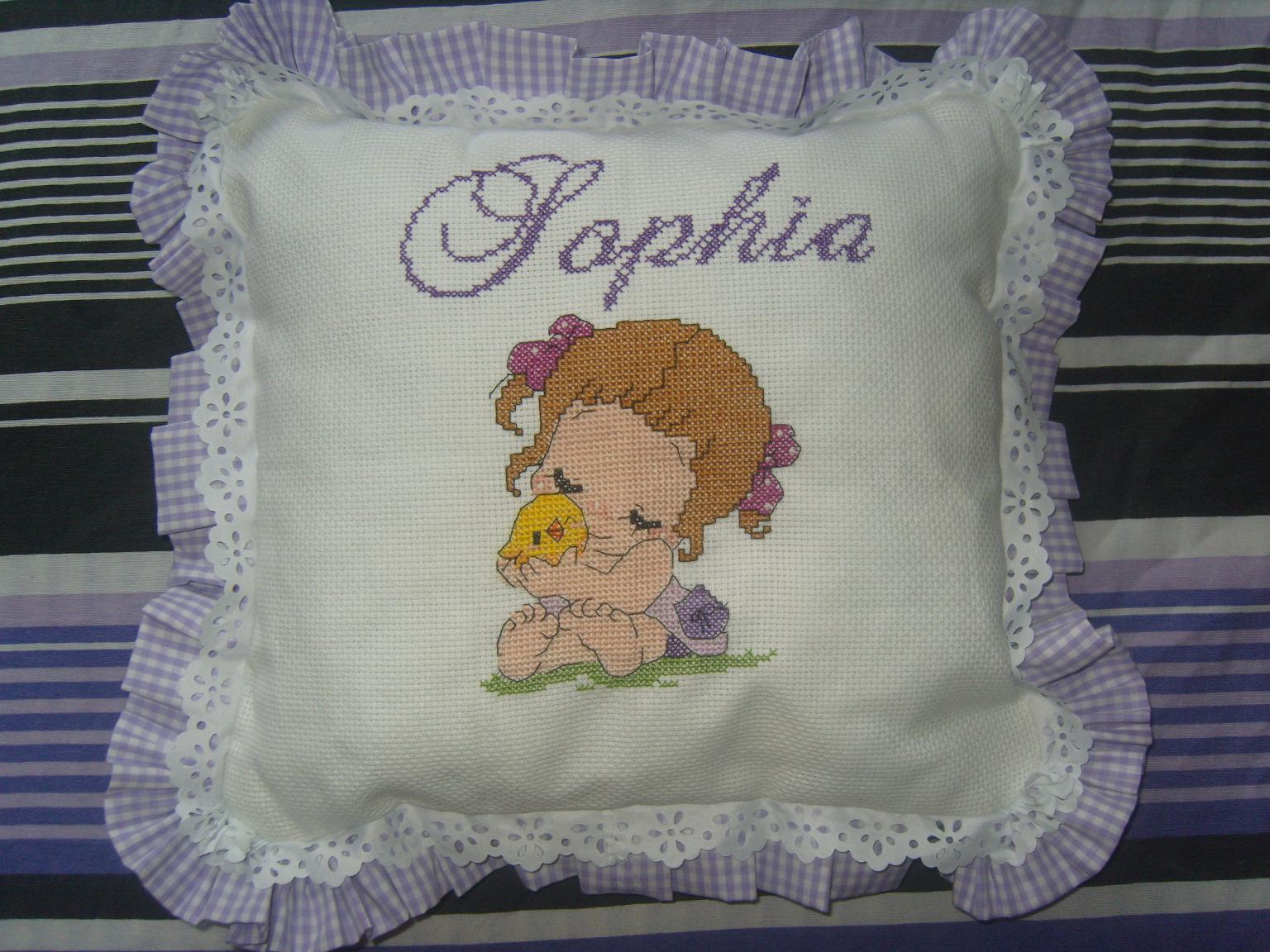 CrisArtes Ponto Cruz: Almofada Infantil "Sophia"