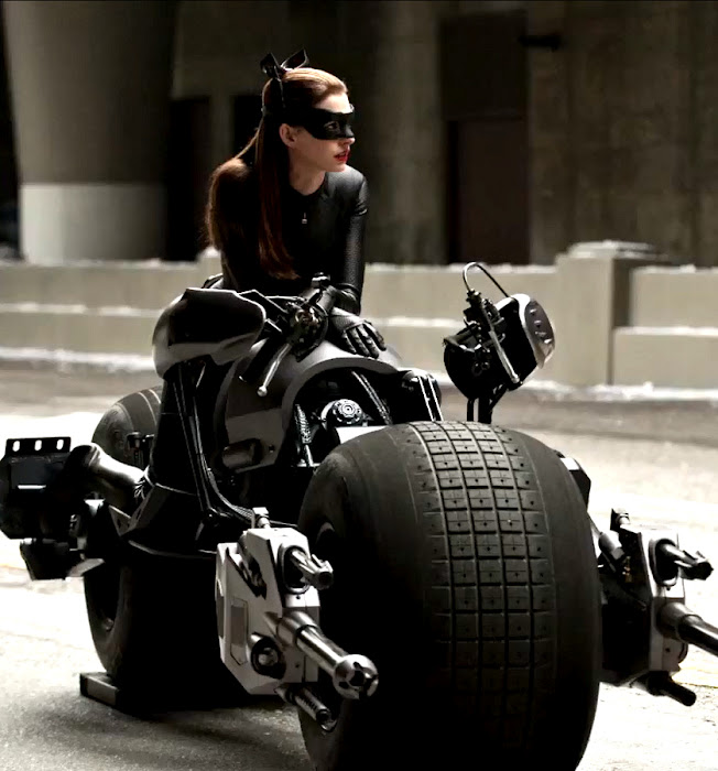 the-dark-knight-rises-anne-hathaway-Batpod.jpg