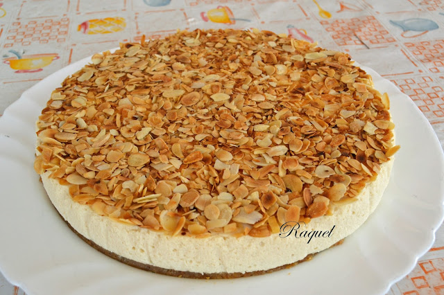 Tarta Mousse De Turrón Con Almendras 
