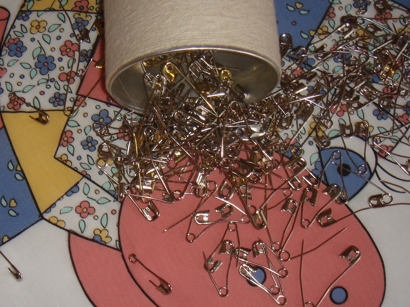 Ways to baste a quilt. 1. (using safety pins) Oakmount Co
