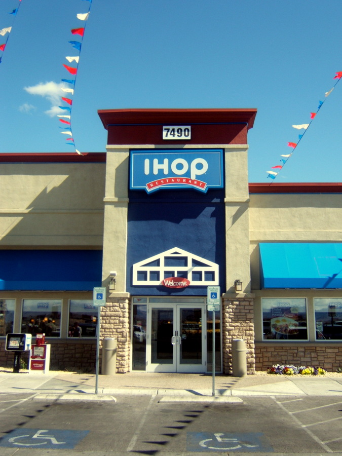 TRAVEL AND LIFESTYLE DIARIES - : Discovery of local American food chains in Las  Vegas: IHop and Egg & I